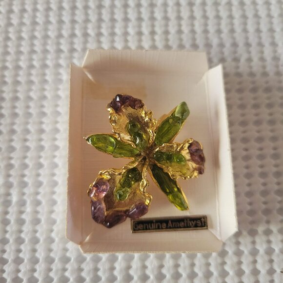 Gold Tone Textured Purple Green Peridot Genuine Amethyst Orchid Brooch Pin - Picture 2 of 3